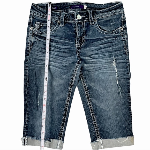 Vigoss size 3 Capri jeans, rolled cuffs, medium wash, some distressing EUC - Picture 10 of 14